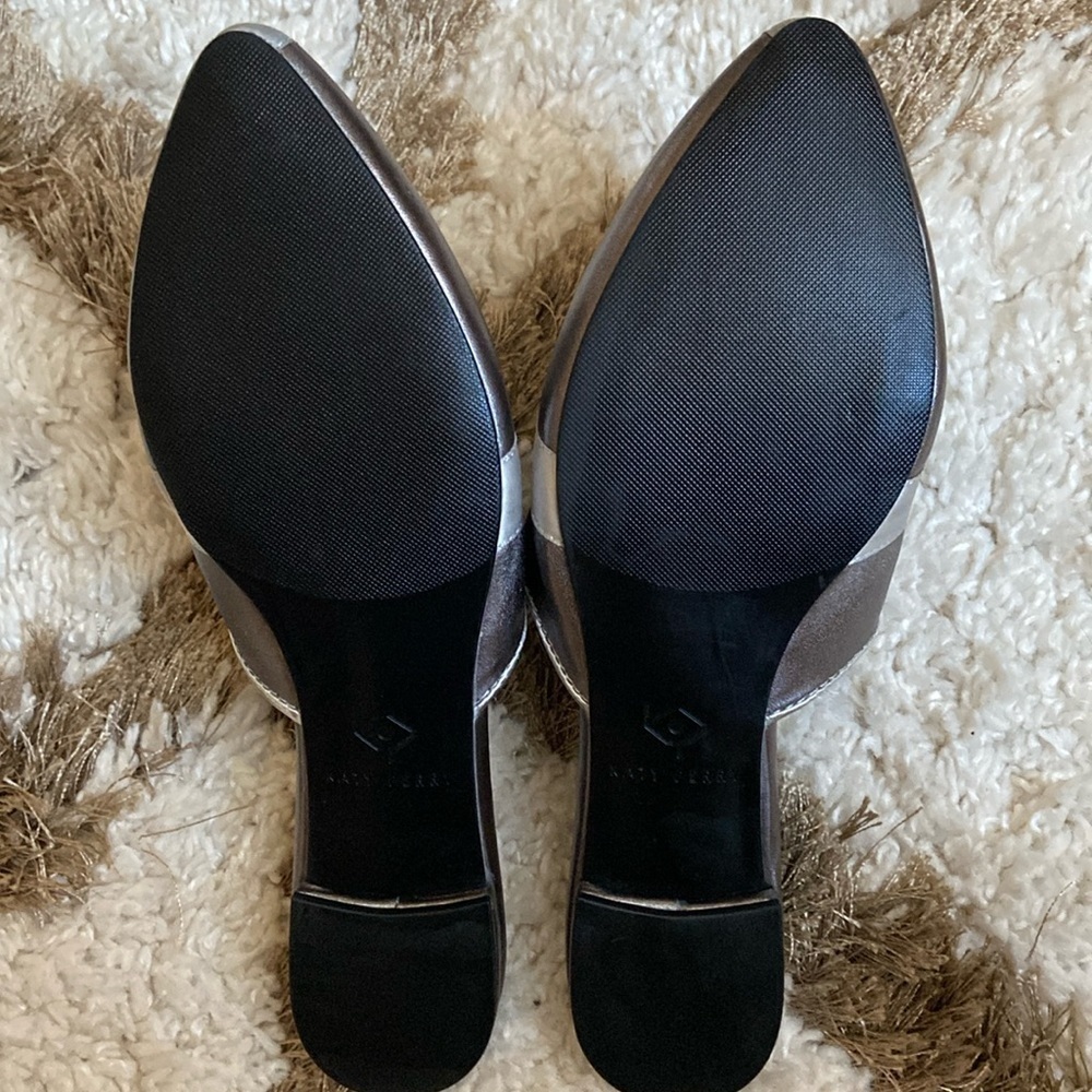 Katy Perry Collections The Stephanie Silver Gift Wrap Bow Mules Slippers Flats - Picture 2 of 9